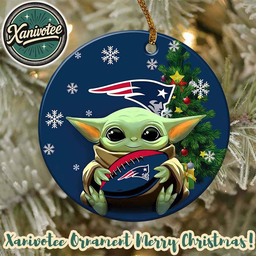 New England Patriots x Baby Yoda NFL Xmas 2025 Personalized Holiday Ornament New England Patriots x Baby Yoda NFL Xmas 2025 Personalized Holiday Ornament